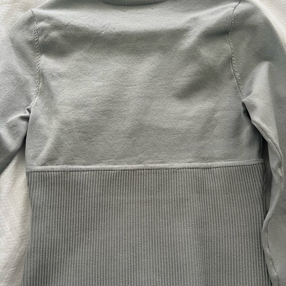 Aritzia sculpt knit empire long sleeve - Picture 4 of 4